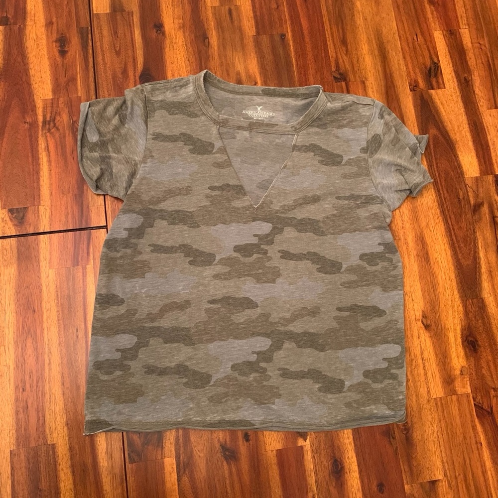American Eagle camo tee